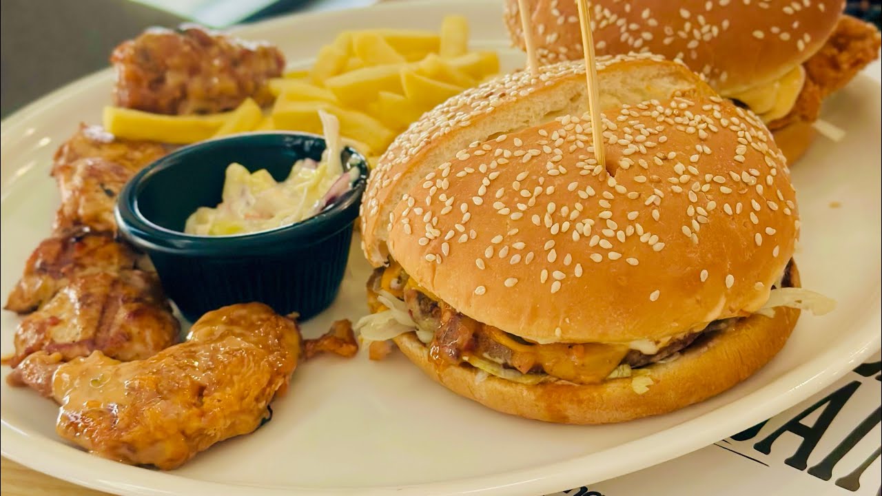 How to eat burger burger boy burger with cheese and pepsi Peshawari