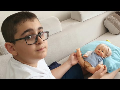 Berat ile Buğra Bebek Bakıcısı Oldu. Kids Pretend Play of Become a Babysitter