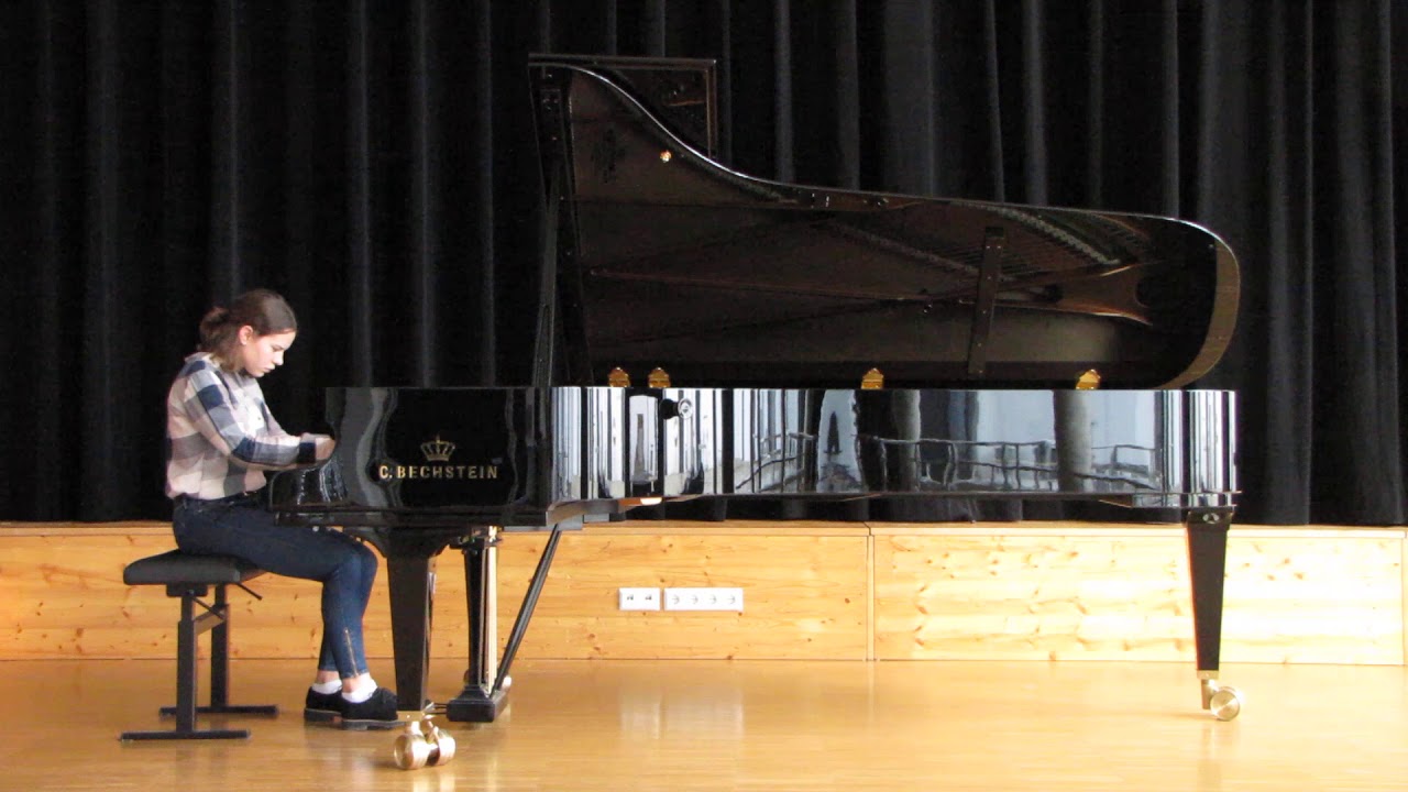 Paula Hagg (9m) spielt Beethovens Klaviersonate Nr. 8 in c-Moll op. 13