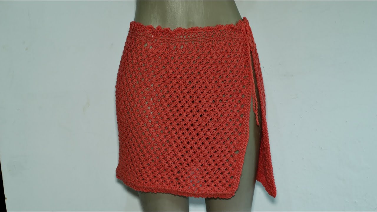 Saída de praia com abertura lateral em tricô