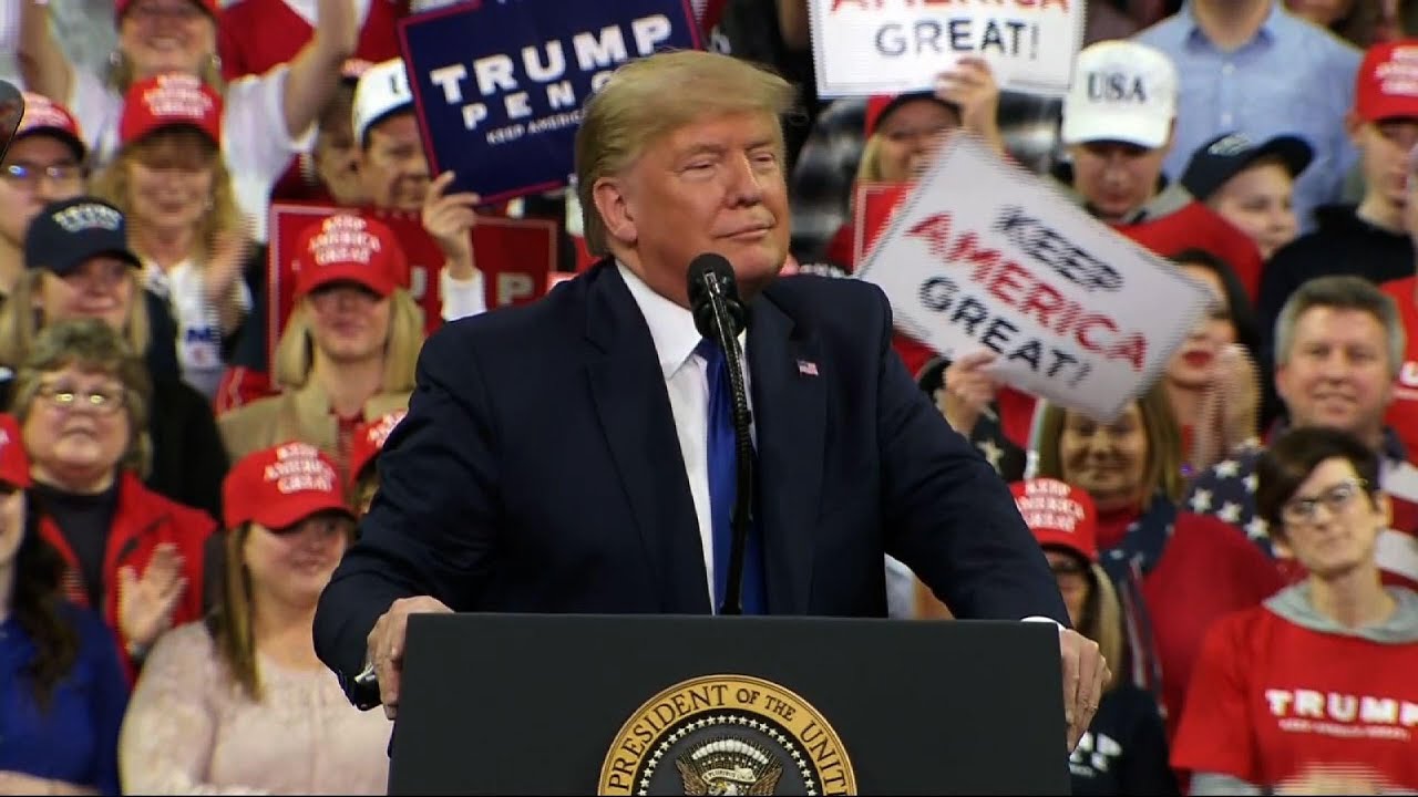 Trump rallies supporters as Dems debate in Iowa
