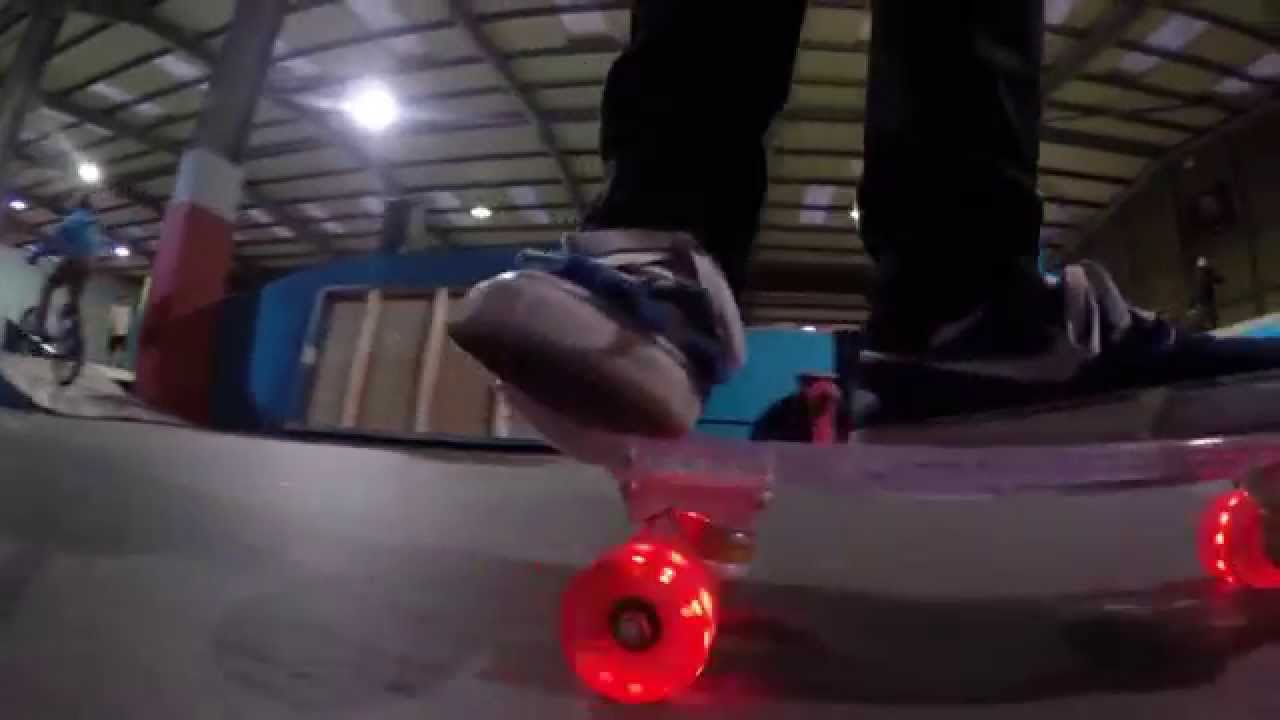Mello Skateboard in Red with LED Wheels