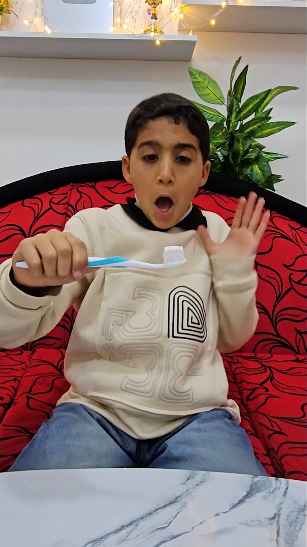 فيصل ومعجون الاسنان? (شوفوا حصل ايه?) #shorts