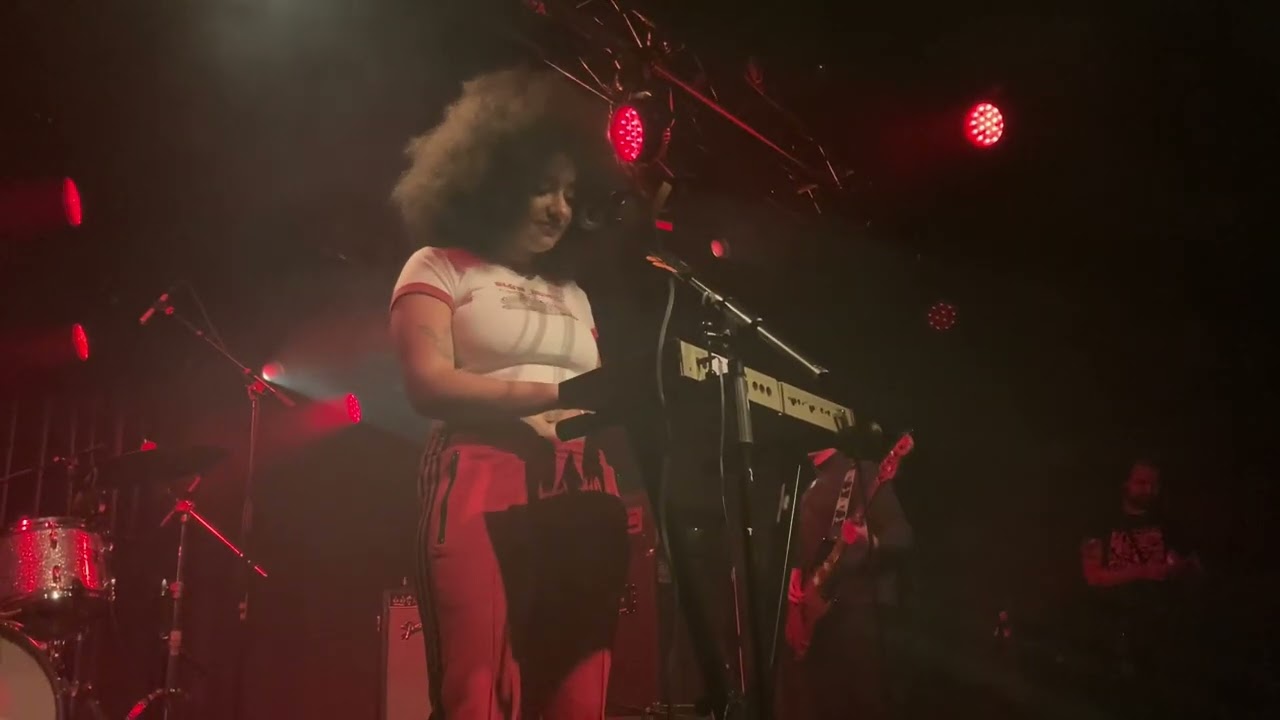 English Teacher - Song About Love - Live at the Tolhuistuin 2024