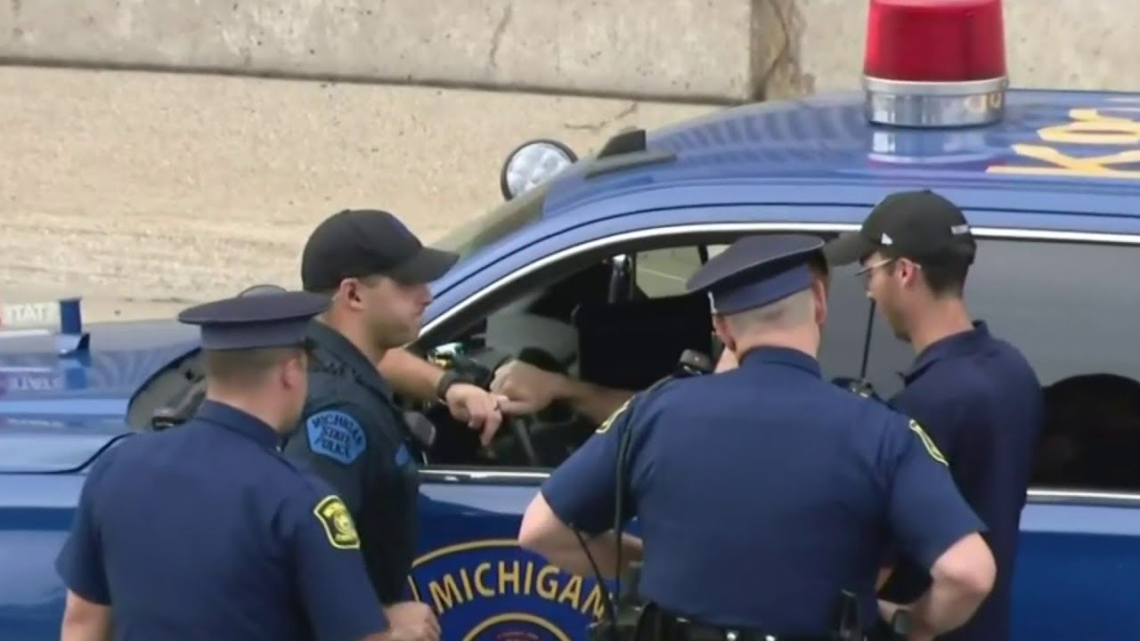 Tow truck shot in case of road rage on I-696 near Coolidge - YouTube