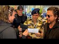 Shahrukh Khan Hilarious Moment With Security Officer At Airport
