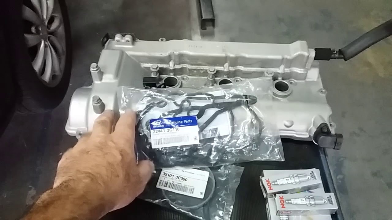 Azera cheirando óleo queimado dentro do carro? Olhe como trocar a junta da tampa de válvulas.