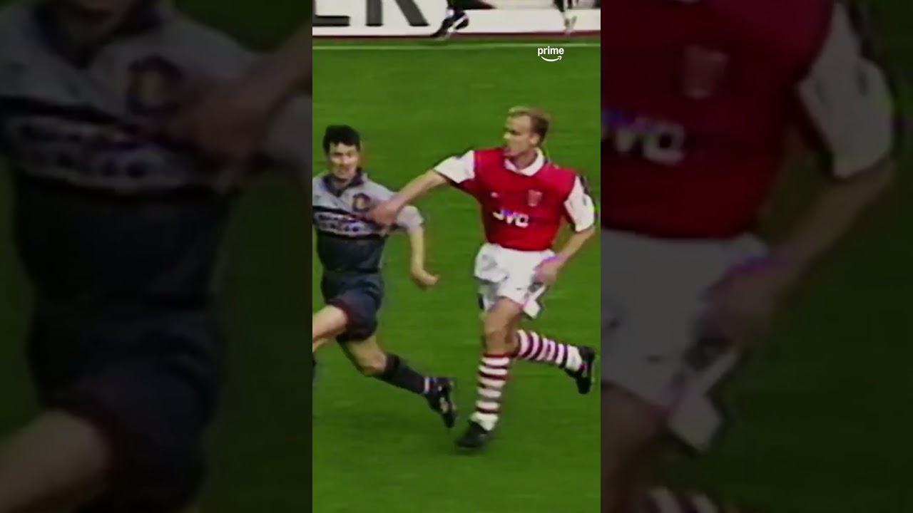 Dennis Bergkamp, die keer op keer zijn voeten liet spreken. 🦸‍♂️