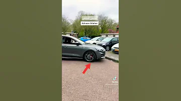 لف السيارة بثلاث حركات بشارع ضيق 