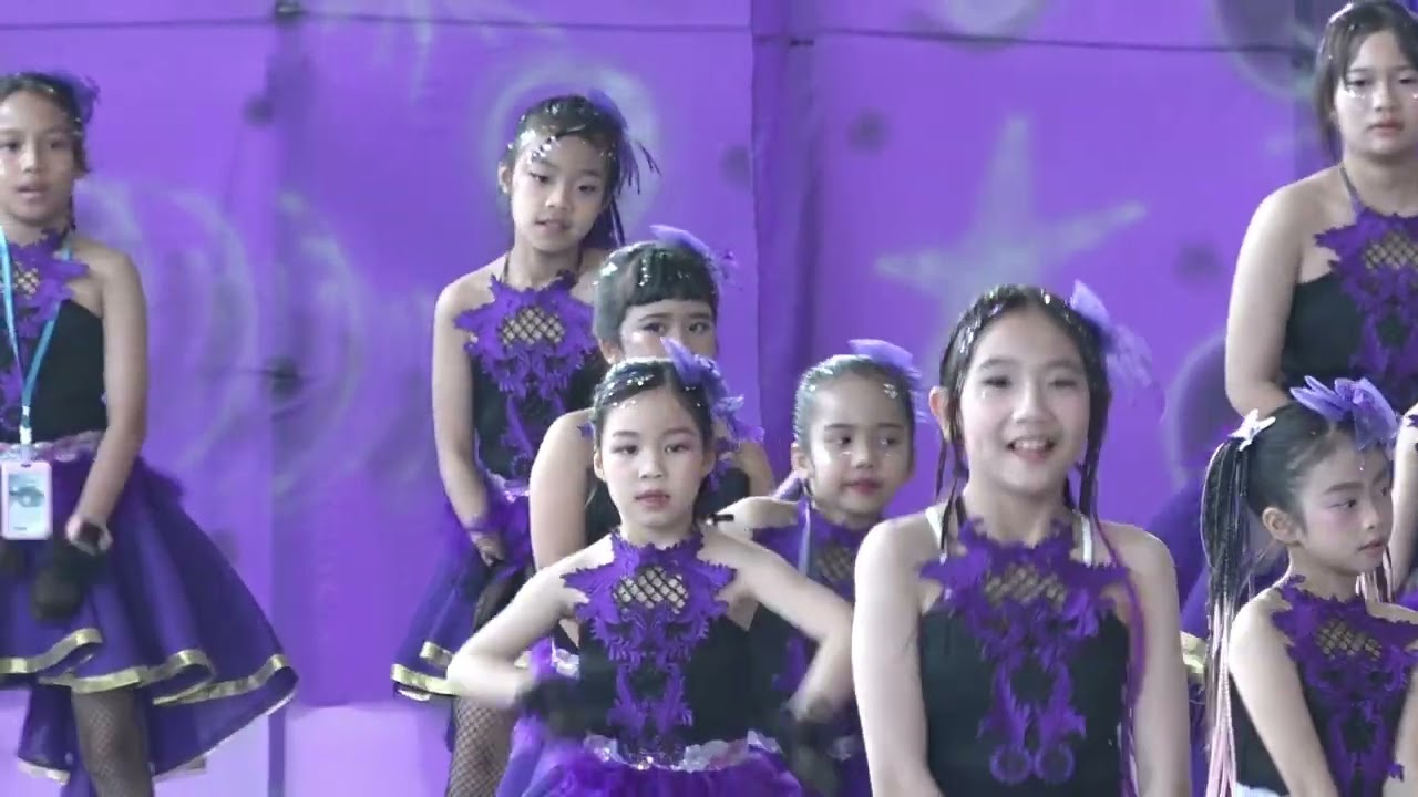 กีฬาสีสัมพันธ์แสงจันทร์เกมส์ ครั้งที่ 34 : การแสดงสีม่วง