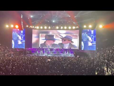 Johnny Caz from Grupo Firme gets proposed by partner at Madison Square Garden. #GrupoFirme