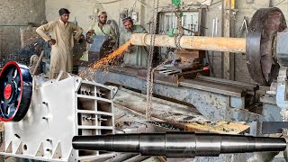 How Manual Machinist Turning Large Steel Tube Into Eccentric Shaft For Jaw Crusher on Lathe Machine