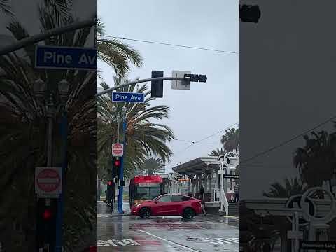 A horizontal traffic light in Long Beach .