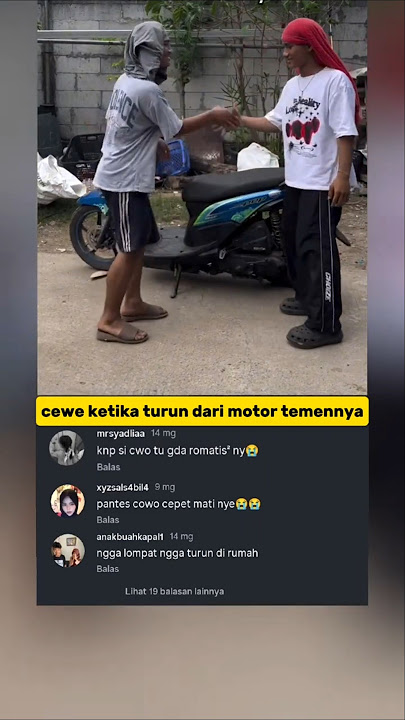 cara unik cewe dan cwo versi turun dari motor #youtubeshorts #funny