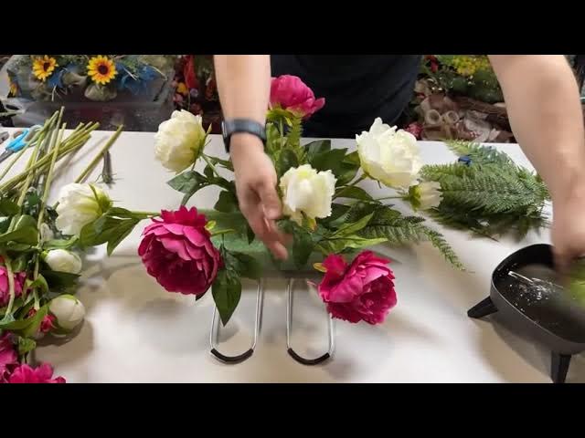 How to use a Hot Glue Pot for Making Wreaths - 3 Little Greenwoods