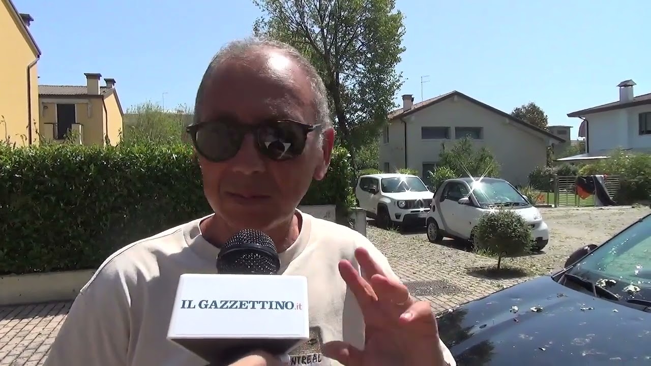 Dolo, la città devastata dalla grandine gigante. Lo strazio del residente: «80mila euro di danni»