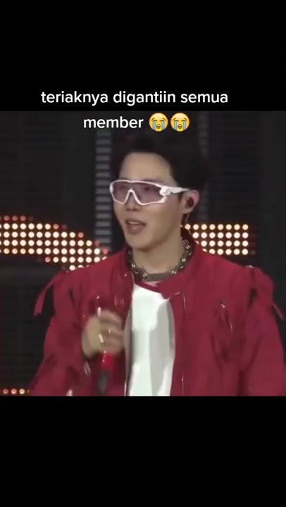 apakah aku berdosa kalau mau tertawa di konser ini #jhope #lucu #ngakak #idols #army #armybts