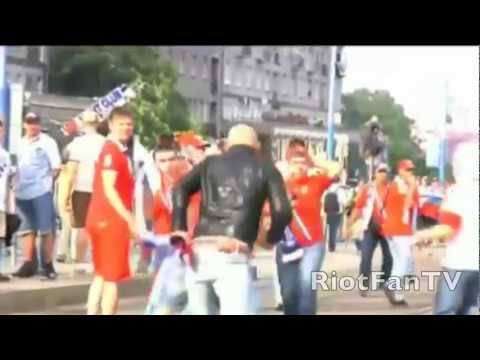 Brutal Poland Hooligans fight with Russian Fans - EURO 2012 12.06.2012 (Polen vs. Russia)