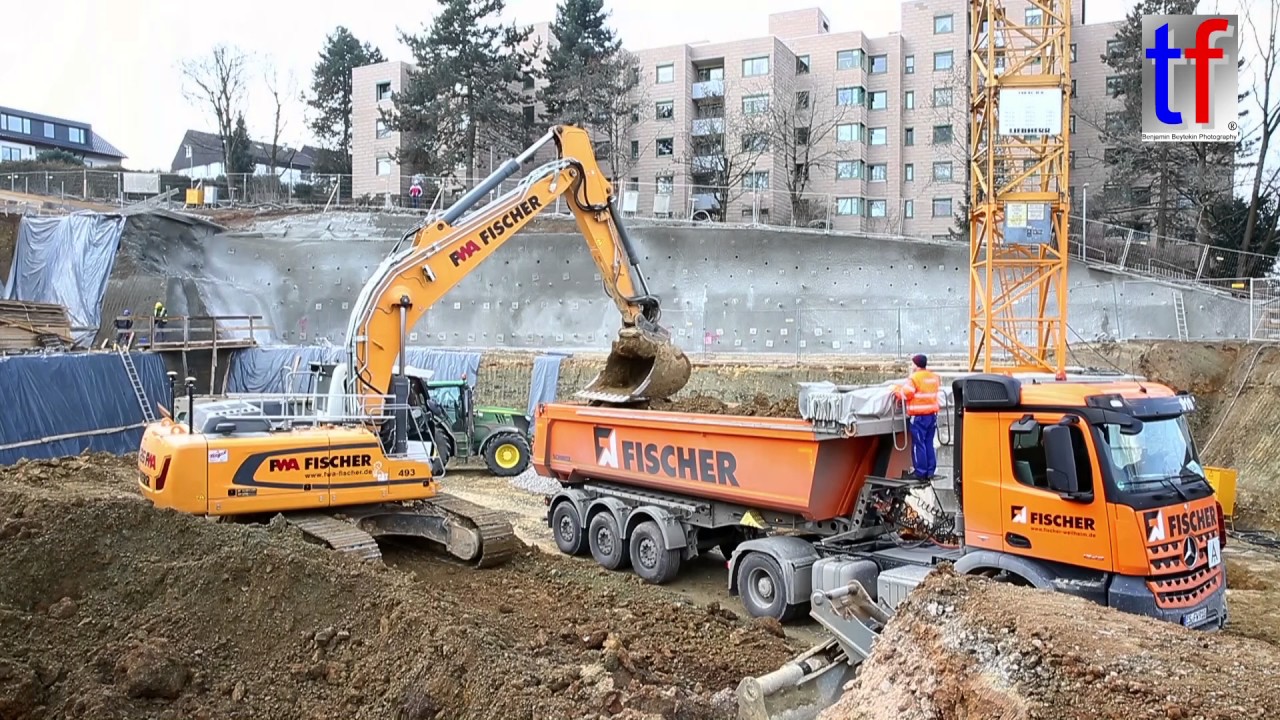 LIEBHERR R 926 & Tipper Trailer / Sattelkipper, Backnang, Germany, 07.02.2017.
