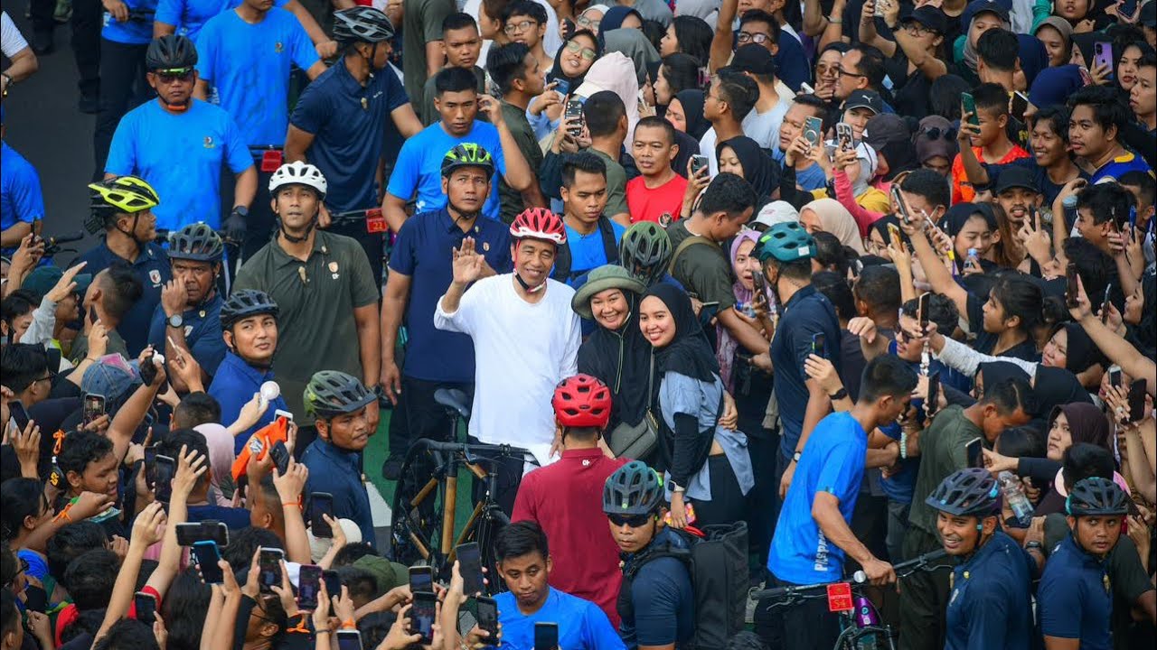 Bersepeda di Kawasan Sudirman Thamrin Presiden Jokowi Olahraga Bersama Masyarakat 12 Mei 2024