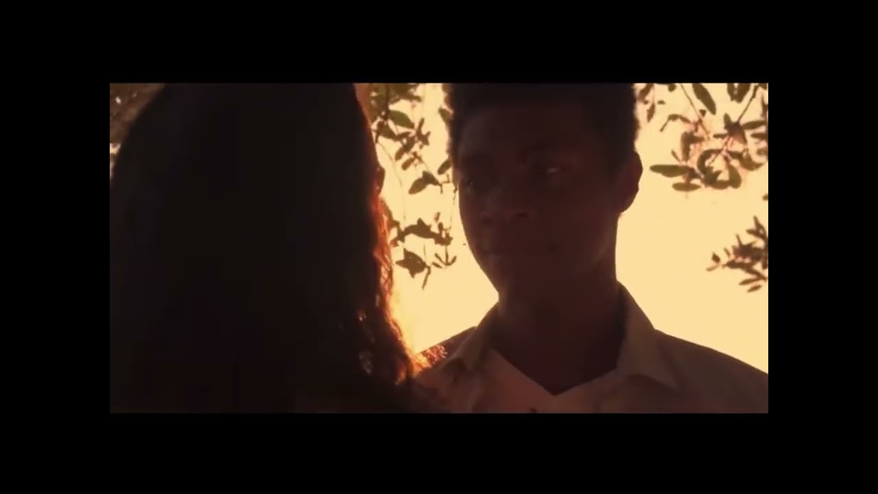 OBX Kiara kisses all