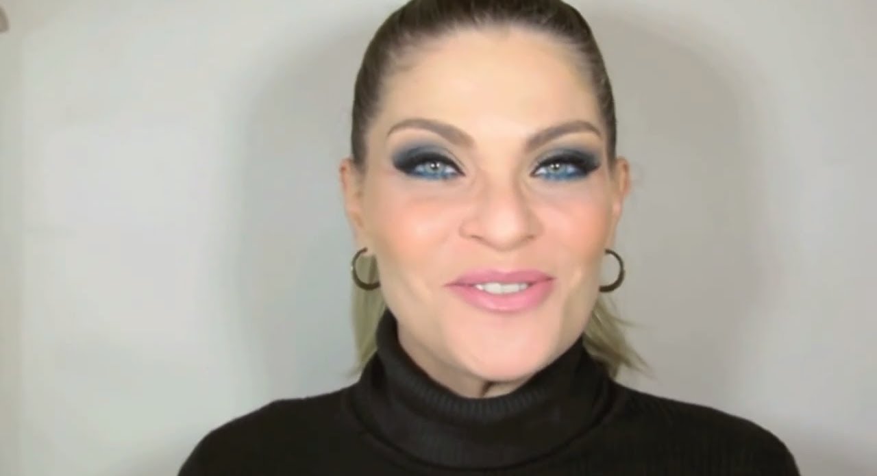 maquiagem azul com Débora Reis - YouTube
