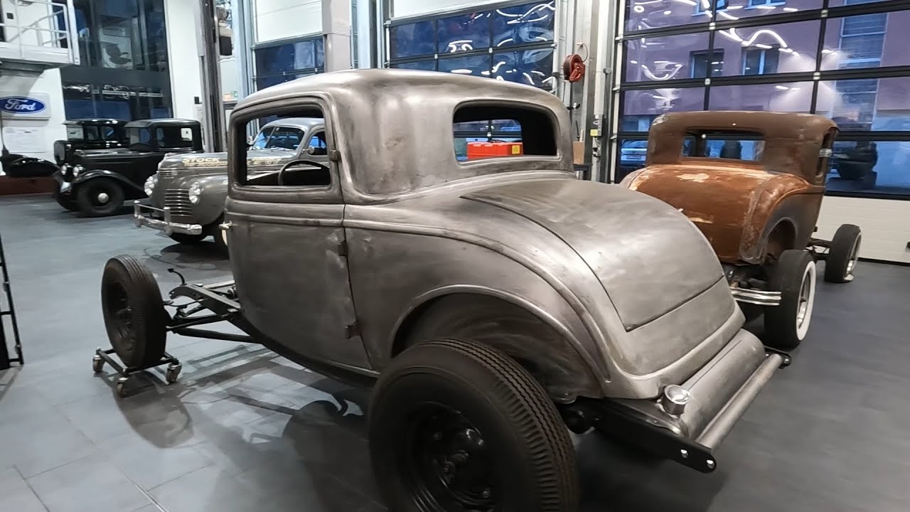 Lots of work for 2023 in our workshop. Cool projects and hot rods