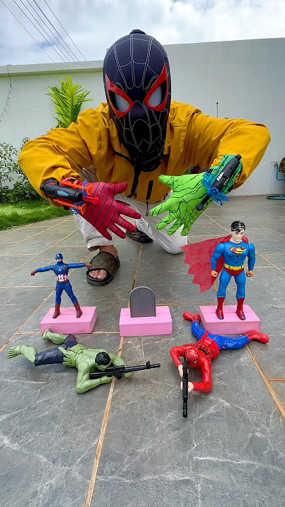 Two Spiderman silk guns unboxing & superheroes