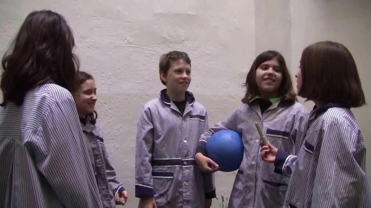 El Petit Nicolàs - Grup 5 - YouTube