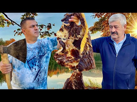 Видео: Готовим Вяленое Мясо С Картошкой В Казане На Костре. Жаркое с мясом .