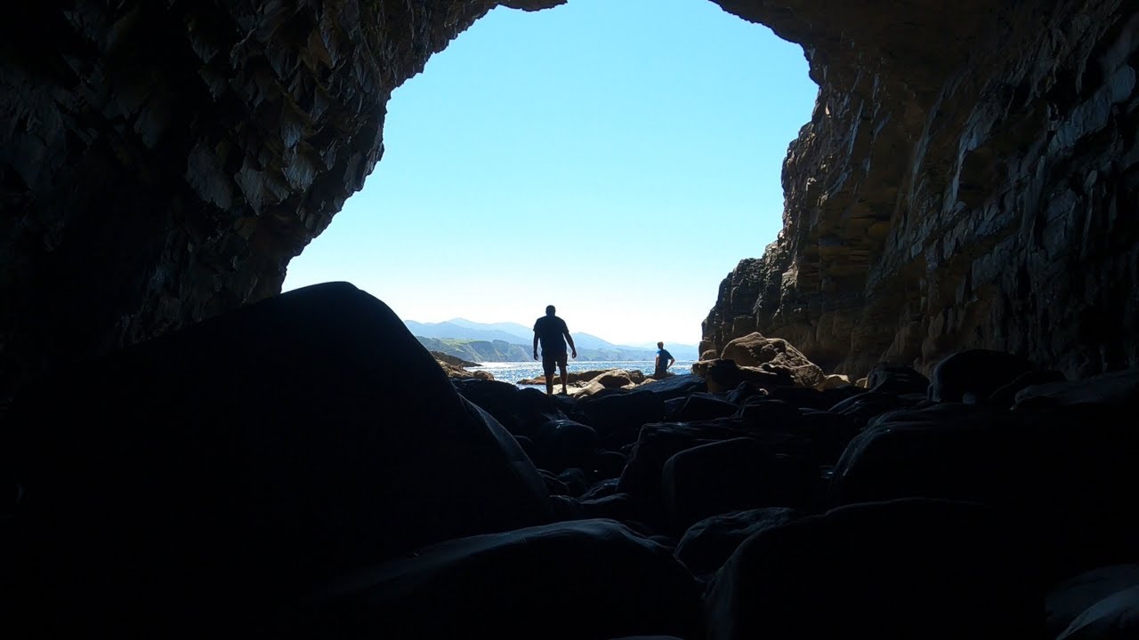 Cueva "La iglesiona". Cabo Vidio. Oviñana-Cudillero-Asturias.
