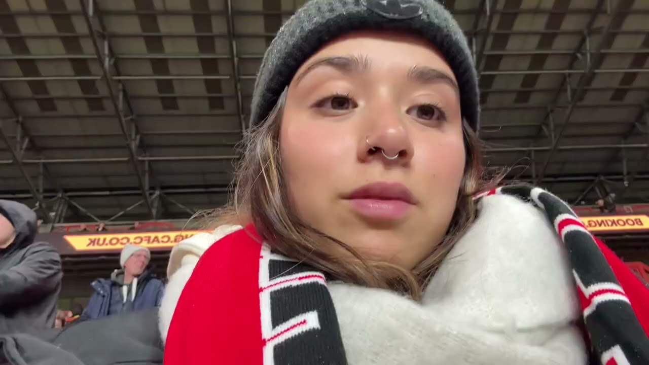 VLOG: Así se VIVE un PARTIDO del ASCENSO en INGLATERRA con MARTU BALDI