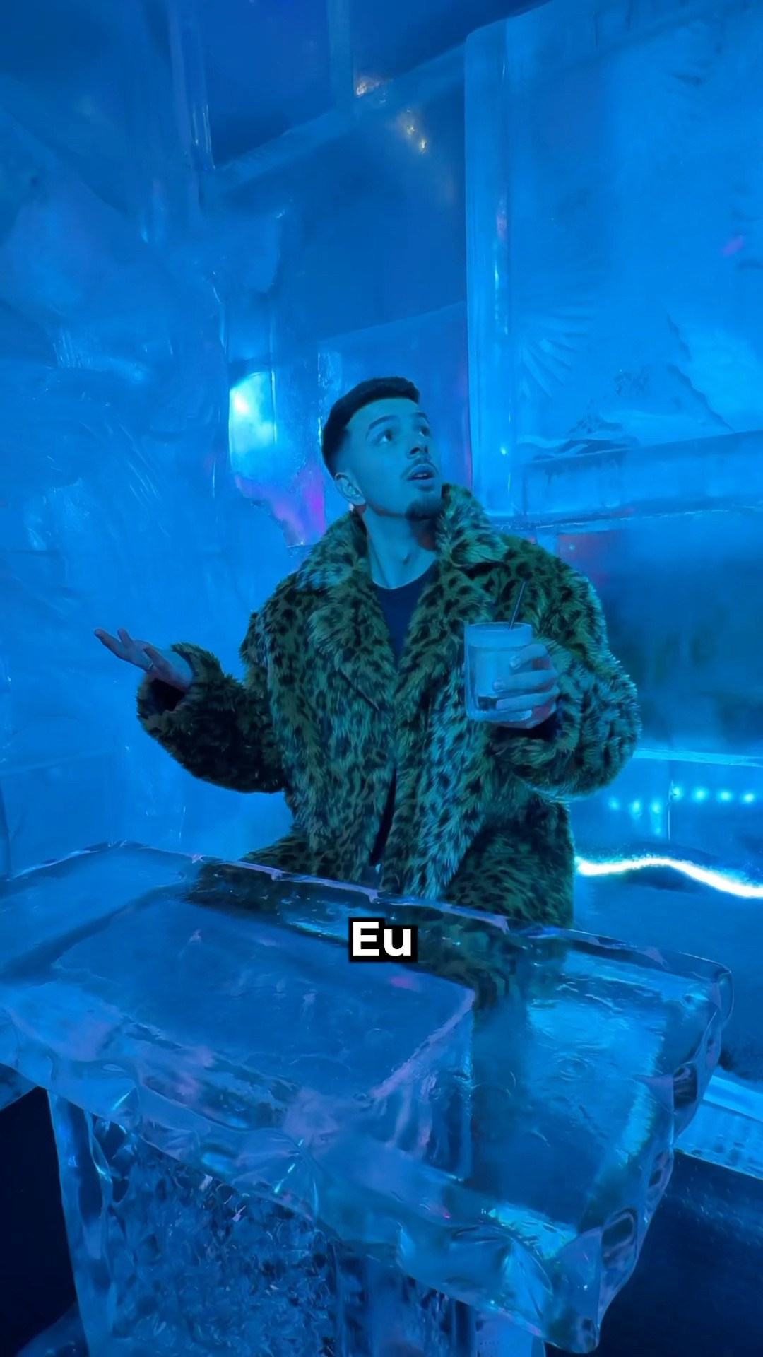 Comi nos Restaurantes mais Estranhos dos EUA #shorts
