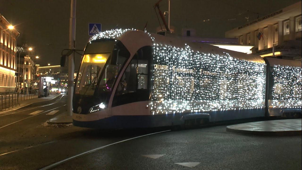 Новогодние трамваи на Чистых прудах: Витязи и Татра