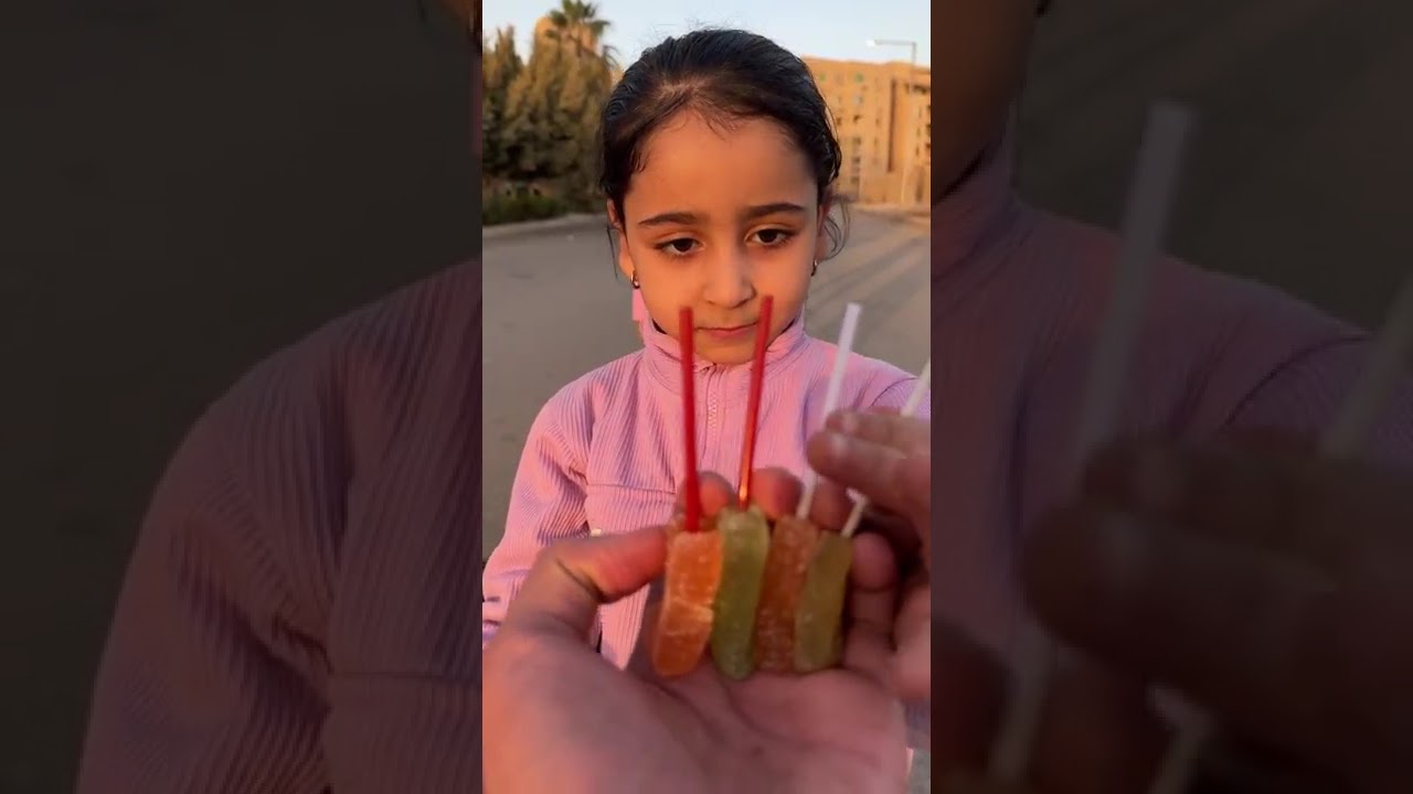 الطفل الحزين والباكي وجبر الخواطر😱💔