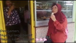 The Power of Emak, nyanyi lagu barat, keren banget!! 😍😍