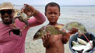 Bule & Bocil mencari Kepiting, Ikan dan Gurita saat air surut