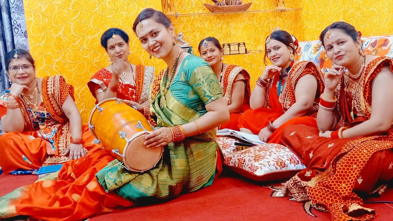 💐प्यारे प्यारे पैरों में पायल पहनाऊ💐 लाल लाल महावर से तुमको सजाऊं 💐दुल्हन लगे मेरी मैया💐 माता का भजन