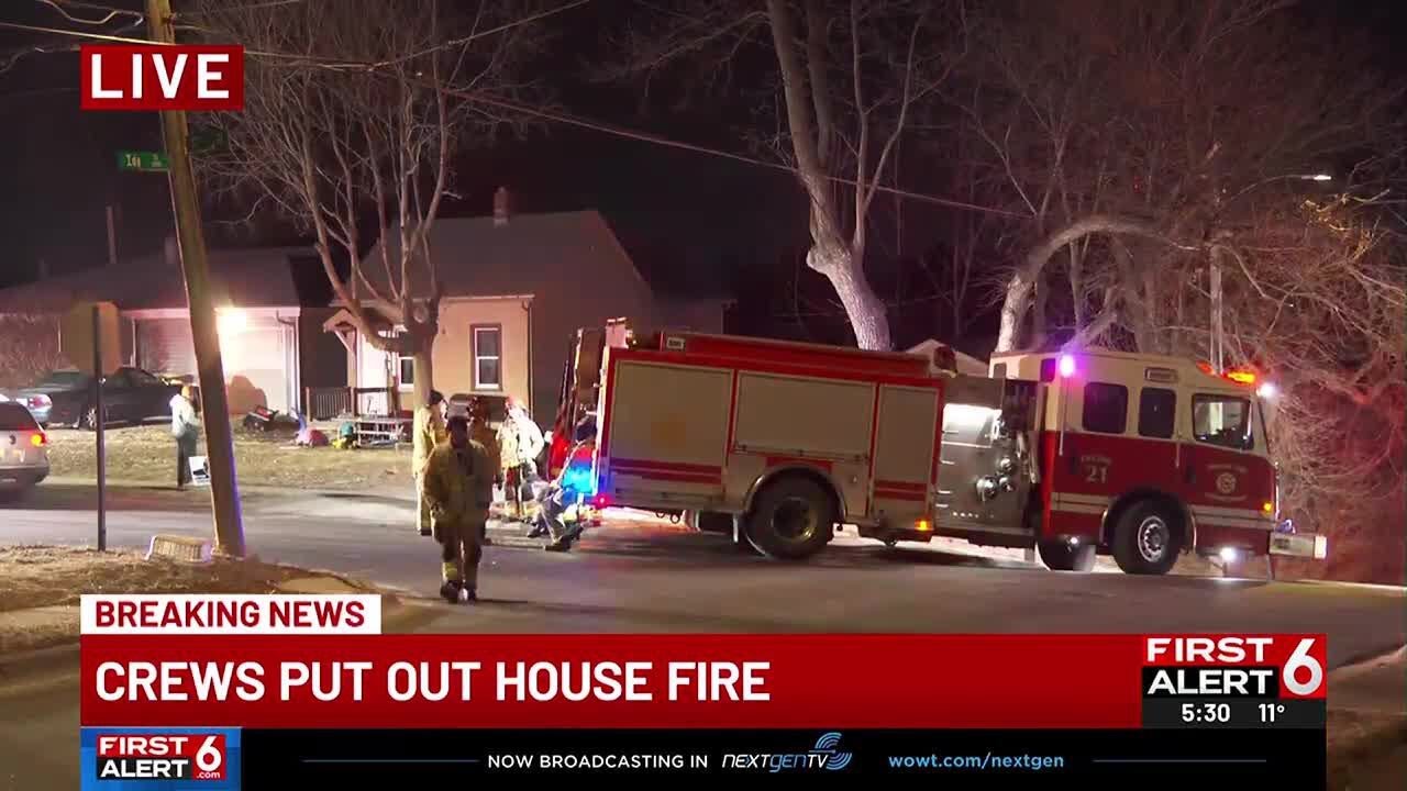 Omaha fire crews fight house fire - YouTube