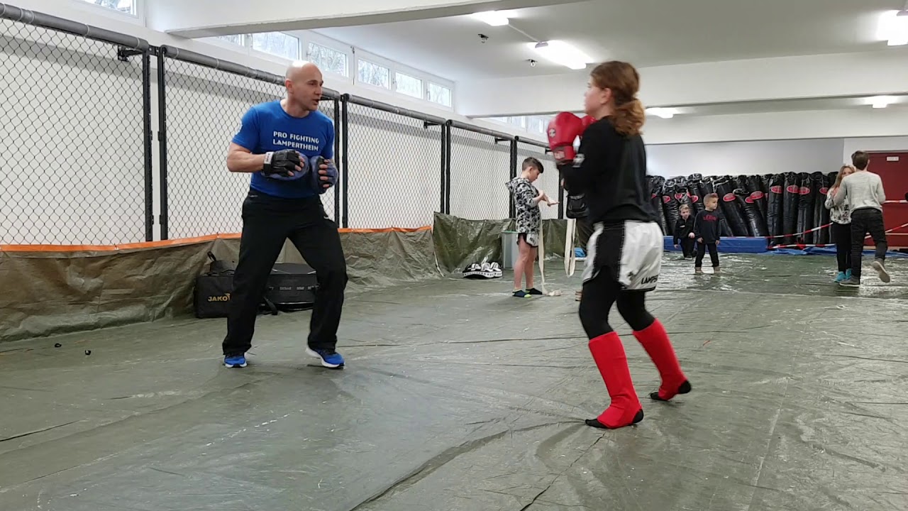 Pro Fighting Lampertheim - Pratzenarbeit vor dem Kampf (Muay Thai - Thaiboxen)