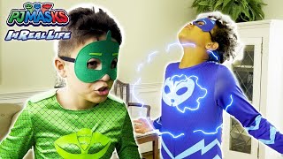 PJ Masks na vida real 🌟 Romeo Rouba os Poderes da Gato!! 🌟 Desenhos Animados