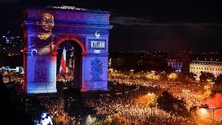 Coupe du monde 2018 : les visages des champions du monde sur l'Arc de Triomphe