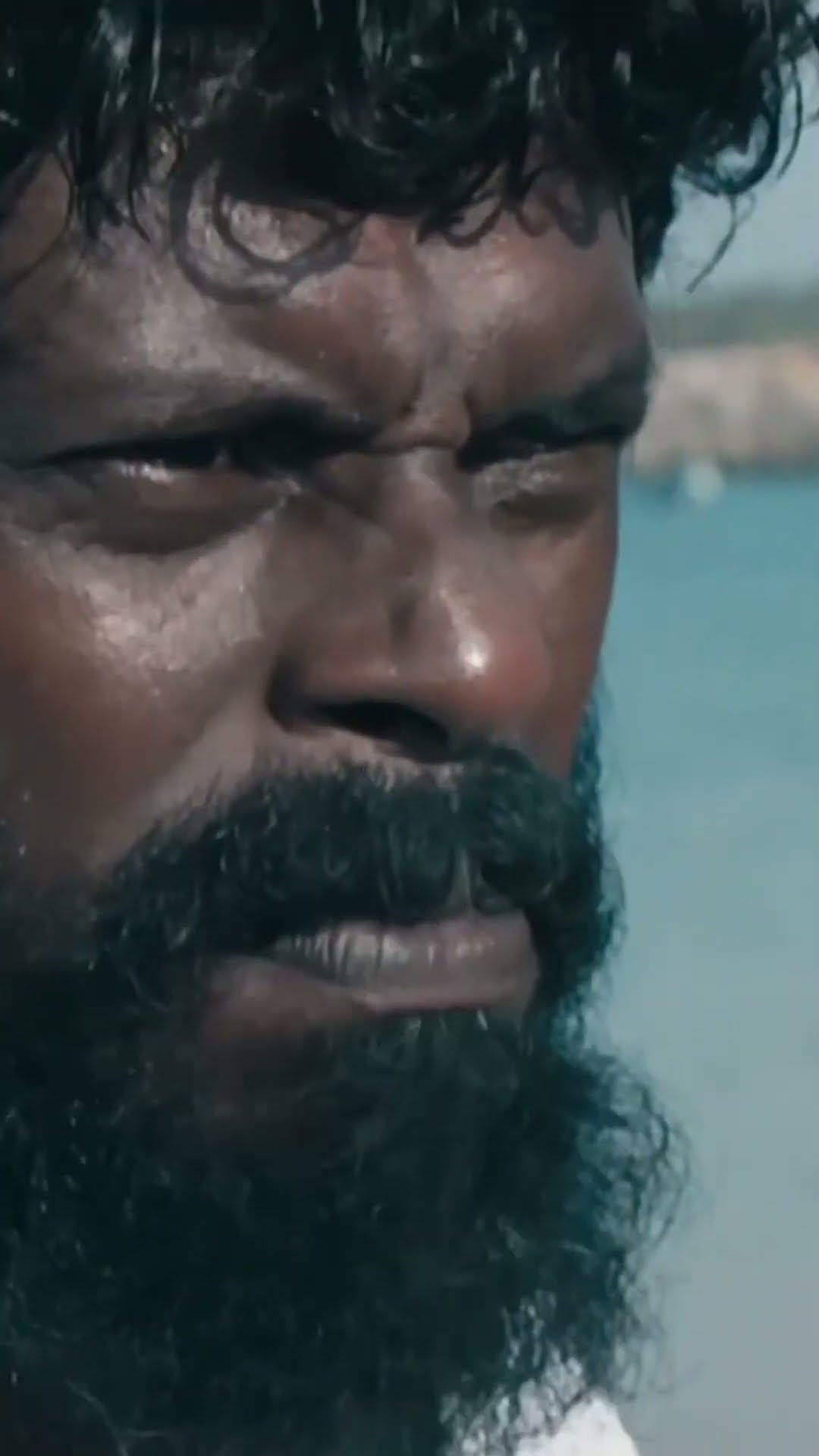 Dhanush Mehnat Aur Jaan lagakar Roti Kamata Hai