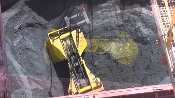 Nemag Scissors grab and ZPMC unloader at Vale Oman