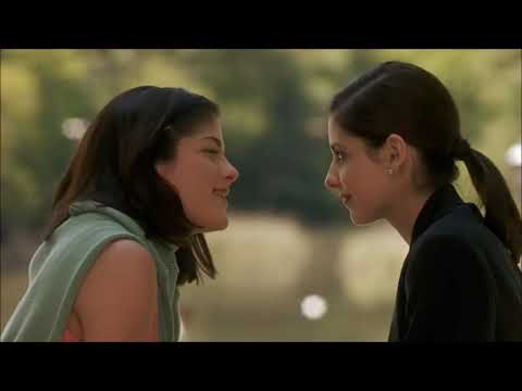 Selma Blair y Sarah Michelle Gellar en Cruel Intentions (1999)