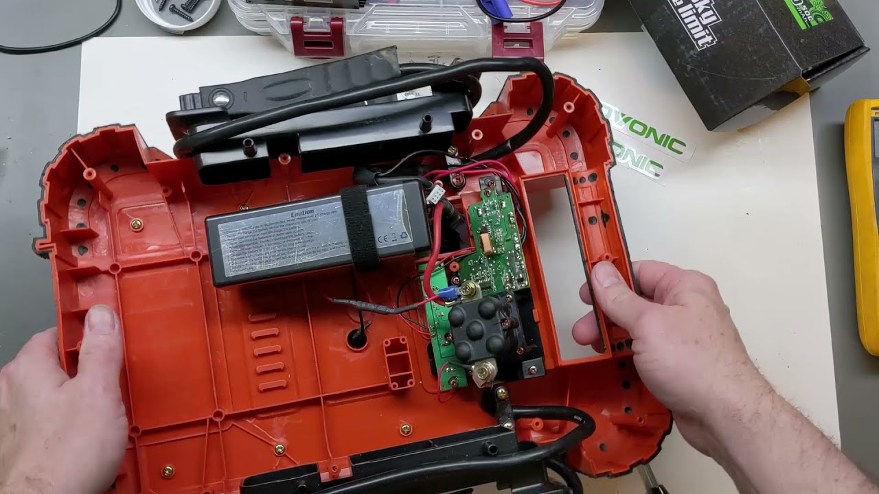 Black and Decker Lopper Repair - Replacing the Battery (Black and Decker  Part # 90626868) 