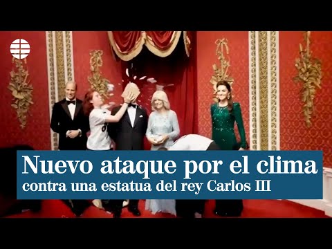 Nuevo ataque de activistas contra el cambio climático un tartazo contra una estatua de Carlos III