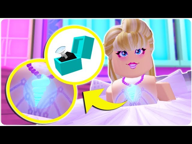 TRADING FOR THE MOOD CHANGING NECKLACE AND BAT MO HEELS| Roblox Royale High  Trading - YouTube