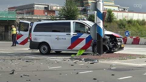 Veel schade bij verkeersongeluk met politieauto op Europaweg