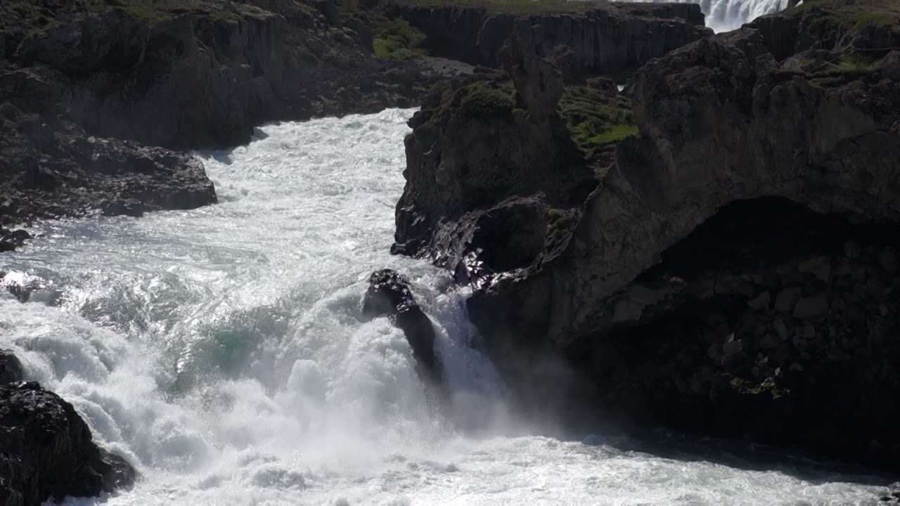 Geitafoss waterfall in Skjálfandafljót river N-Iceland — Geitafoss — video poster